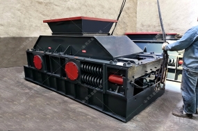 2PG1007中型直連式對(duì)輥破碎機(jī)發(fā)貨 發(fā)往廣東