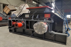 大型液壓對(duì)輥破碎制砂機(jī)發(fā)往甘肅