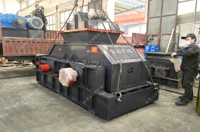 2PG1200x800型對(duì)輥制砂機(jī)發(fā)往山東