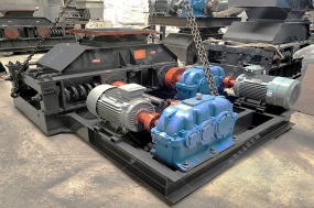 800x600中型直聯(lián)式對(duì)輥破碎機(jī)發(fā)往廣西