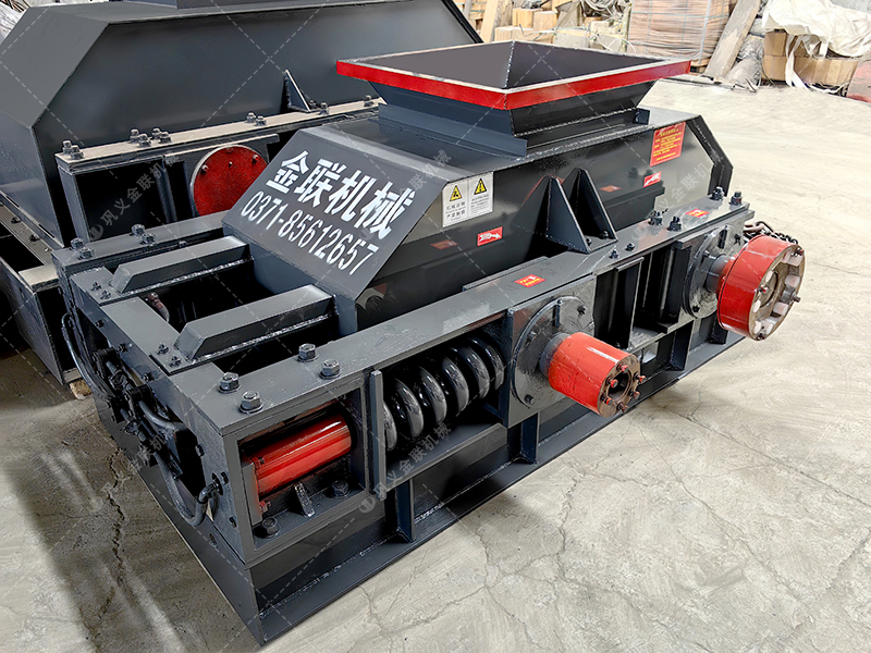 中型彈簧式對輥制砂機發(fā)貨 發(fā)往浙江