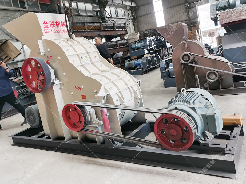 800x800中型雙級破碎機發(fā)往云南