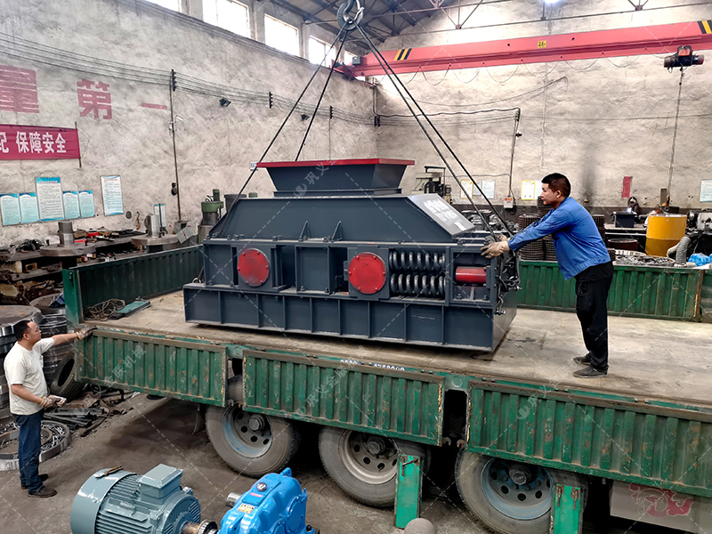 2PG1200x800型半自動液壓對輥制砂機(jī)發(fā)往四川