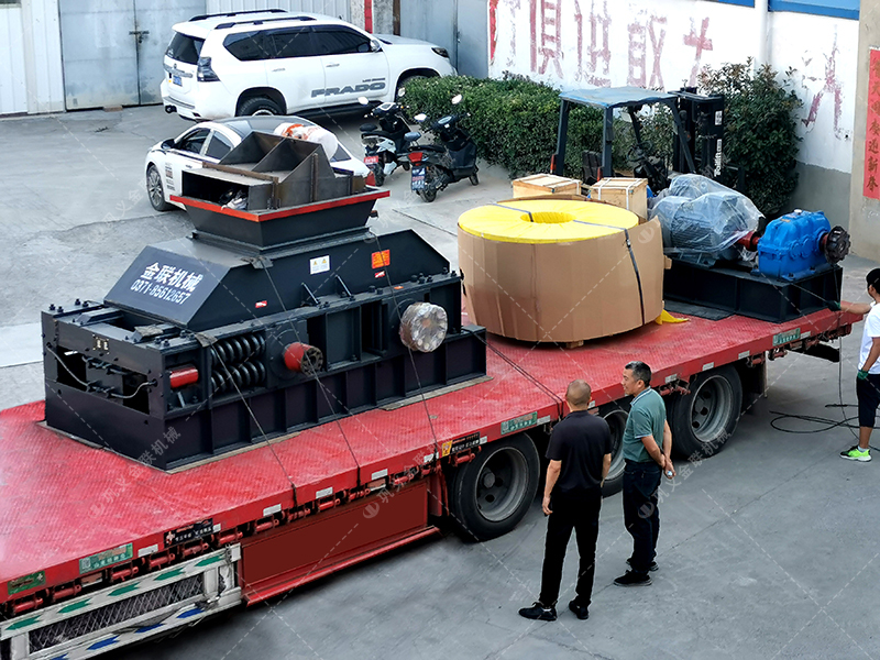 2PG1000x700中大型半自動(dòng)液壓對(duì)輥破碎機(jī)發(fā)貨圖片