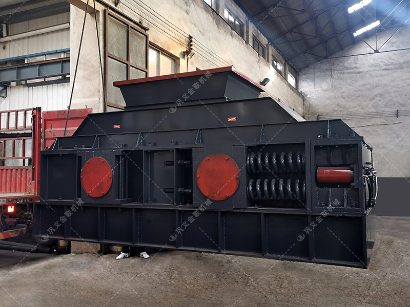 2PG1510半自動(dòng)液壓對輥破碎機(jī)發(fā)往內(nèi)蒙古 破碎瓜米石