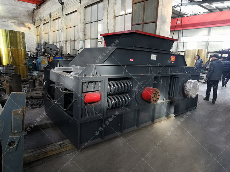 2PG1510半自動(dòng)液壓對輥破碎機(jī)發(fā)往內(nèi)蒙古 破碎瓜米石