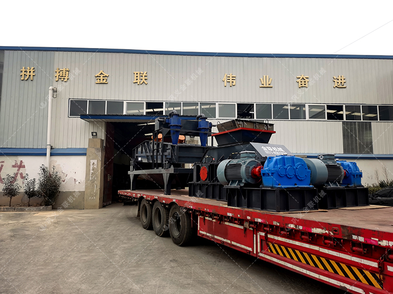 中大型半自動(dòng)對(duì)輥制砂機(jī)發(fā)往甘肅