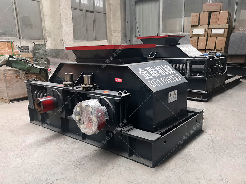 老客戶選購中小型直連對(duì)輥破碎機(jī)發(fā)往河南