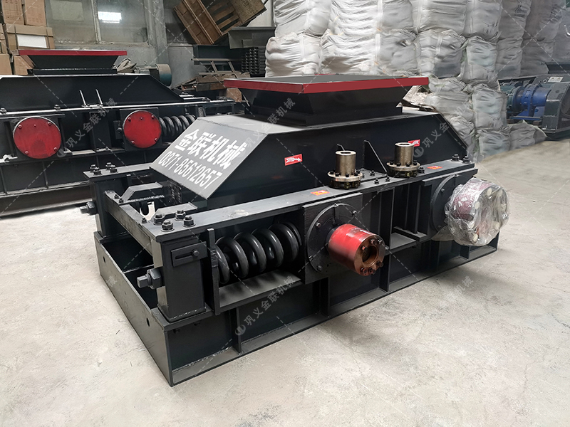 老客戶選購中小型直連對(duì)輥破碎機(jī)發(fā)往河南