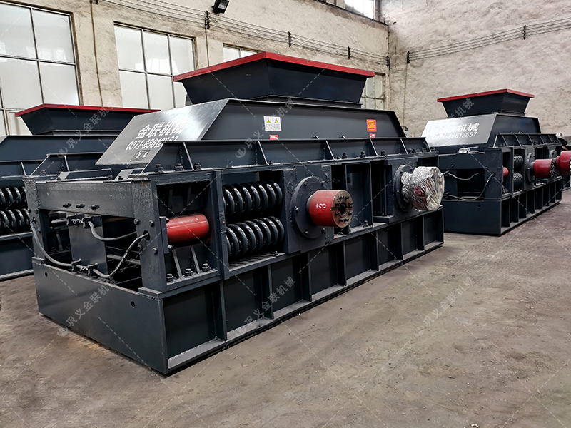 1500x1000大型半自動液壓對輥制砂機發(fā)貨圖片