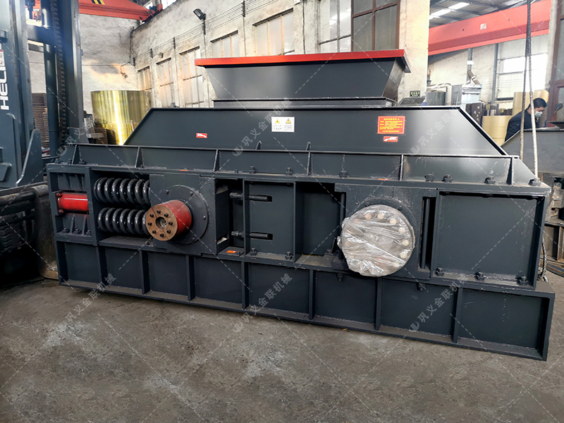 二次選購(gòu)2PG1500x1000大型液壓對(duì)輥破碎機(jī)發(fā)往廣東