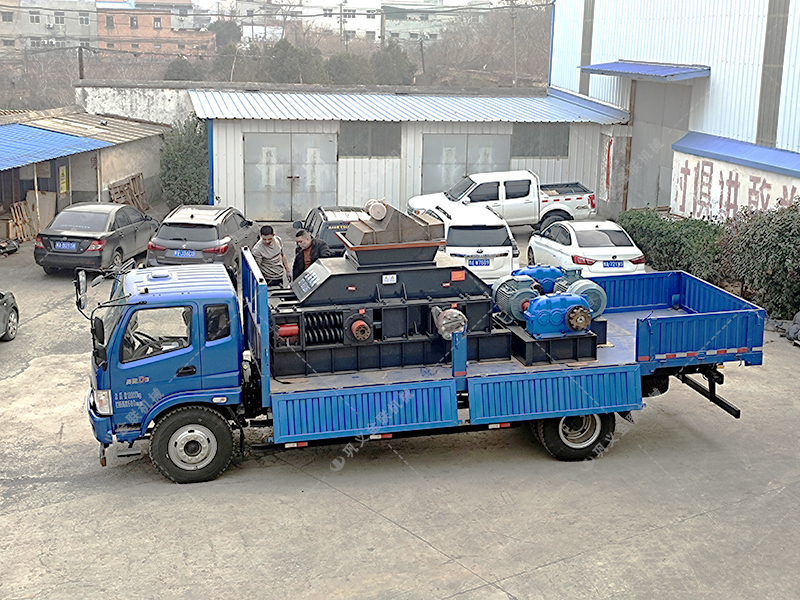 2PG1200x800型液壓直聯(lián)對輥破碎機發(fā)往浙江