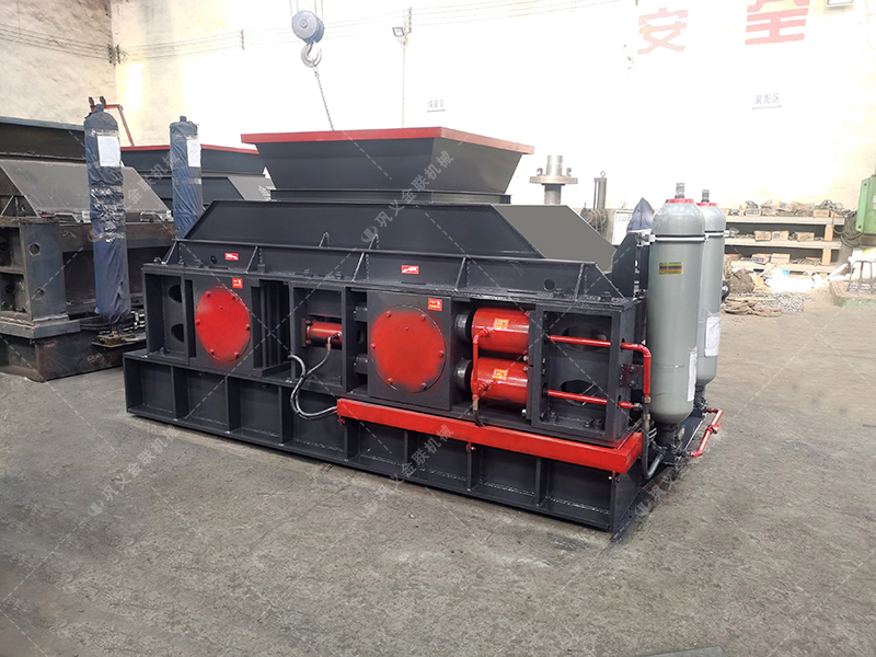 2PG1000x700液壓對輥破碎機(jī)發(fā)往非洲肯尼亞蒙巴薩