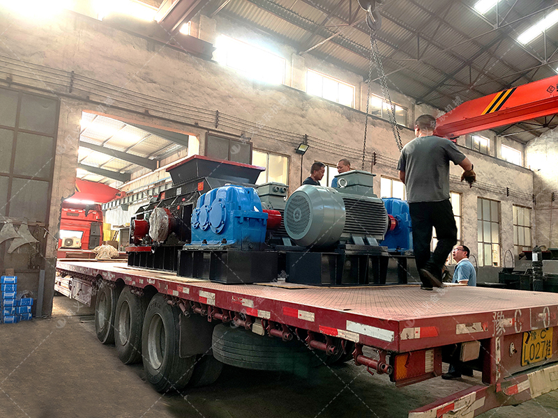 2PG1208大型液壓對輥破碎機(jī)發(fā)貨圖片