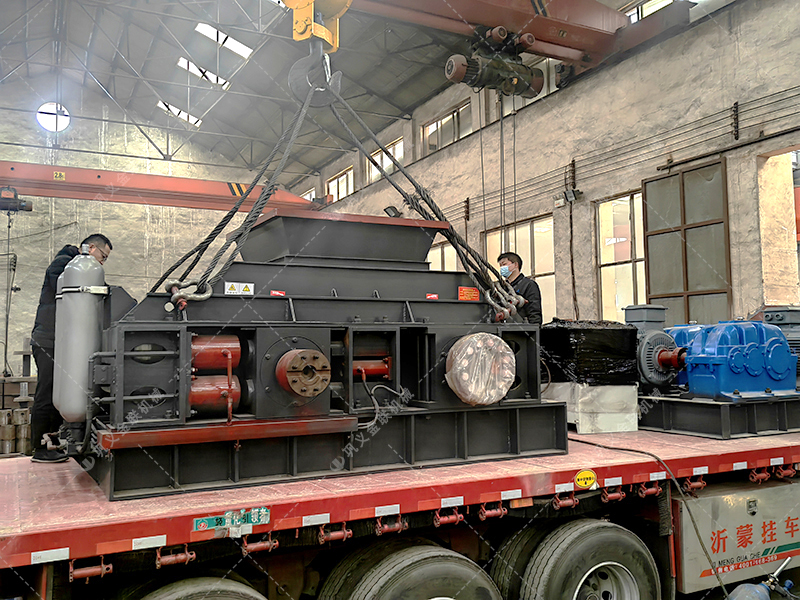 2PG1208全自動對輥破碎制砂機(jī)發(fā)往四川成都