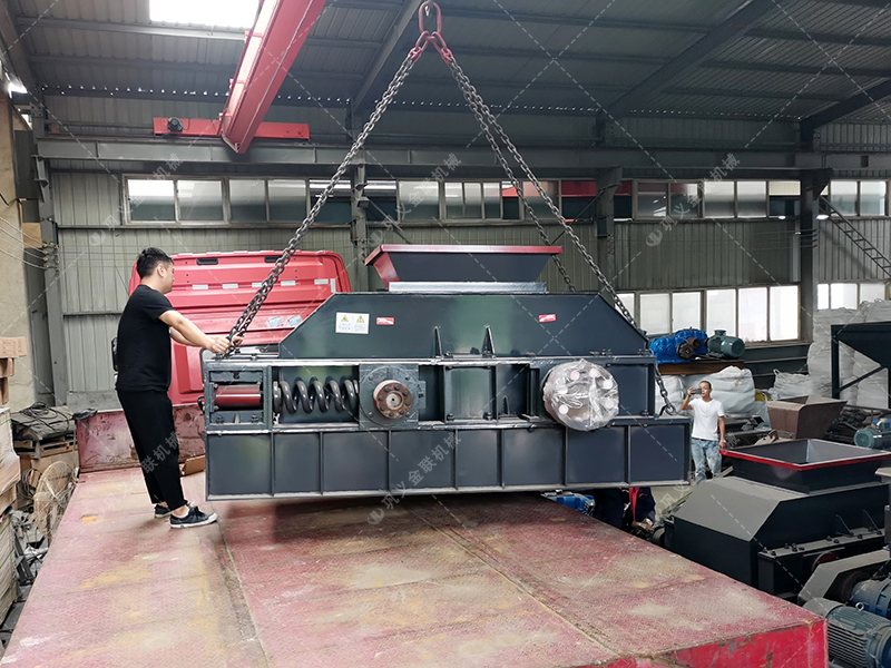 2PG0806鵝卵石制砂機發(fā)往廣西