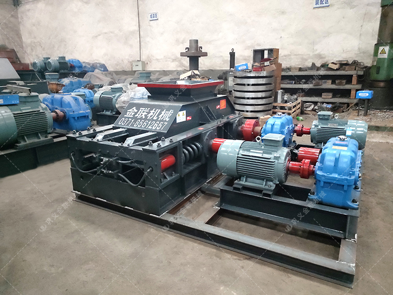 中型直連式對(duì)輥制砂機(jī)發(fā)往山西