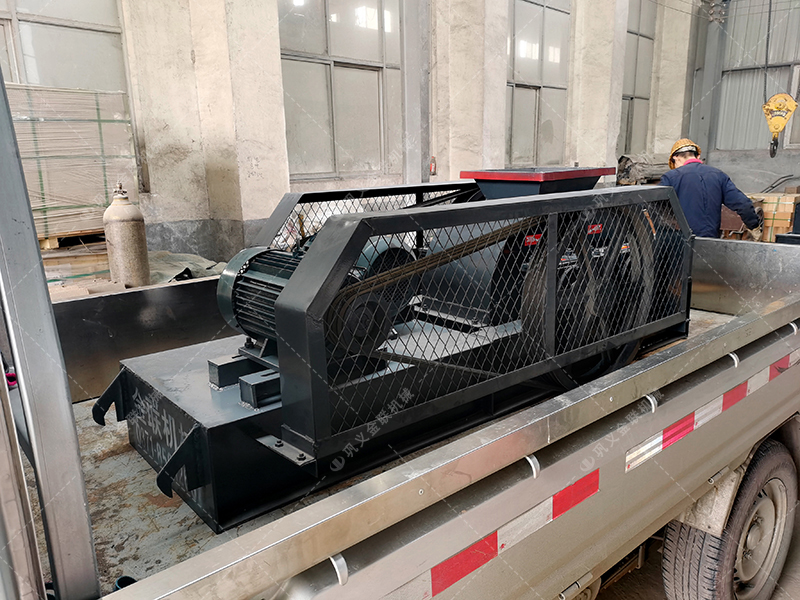 齒輥破碎機(jī)在破碎石墨塊時(shí)，是否容易卡料？