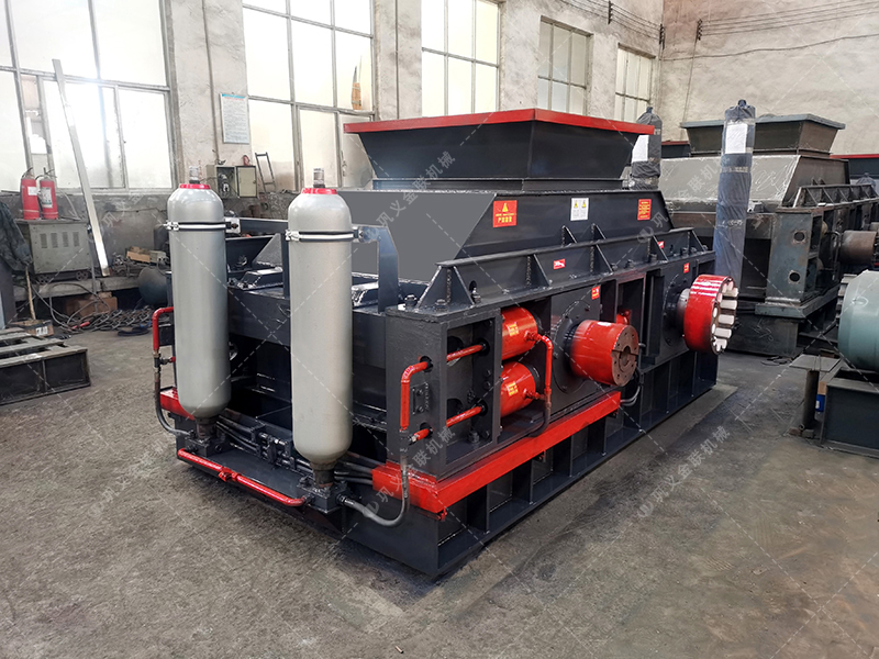 硅礦石液壓對輥制砂機破碎石料可調(diào)節(jié)嗎？