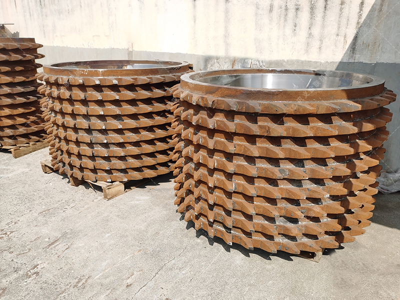 600X900焦炭齒輥式破碎機(jī)時產(chǎn)量多少？多少錢一臺？