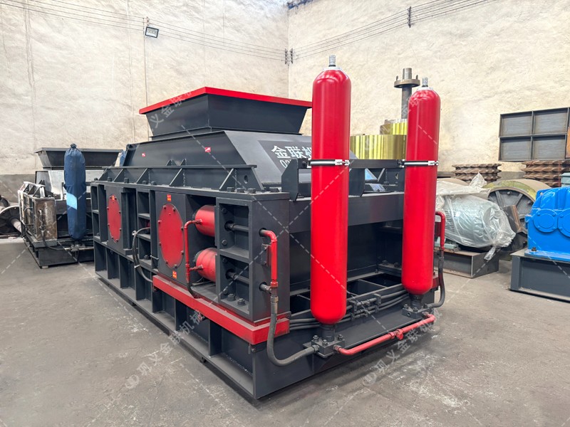 對(duì)輥制砂機(jī)：制砂率高，產(chǎn)能翻倍的秘訣